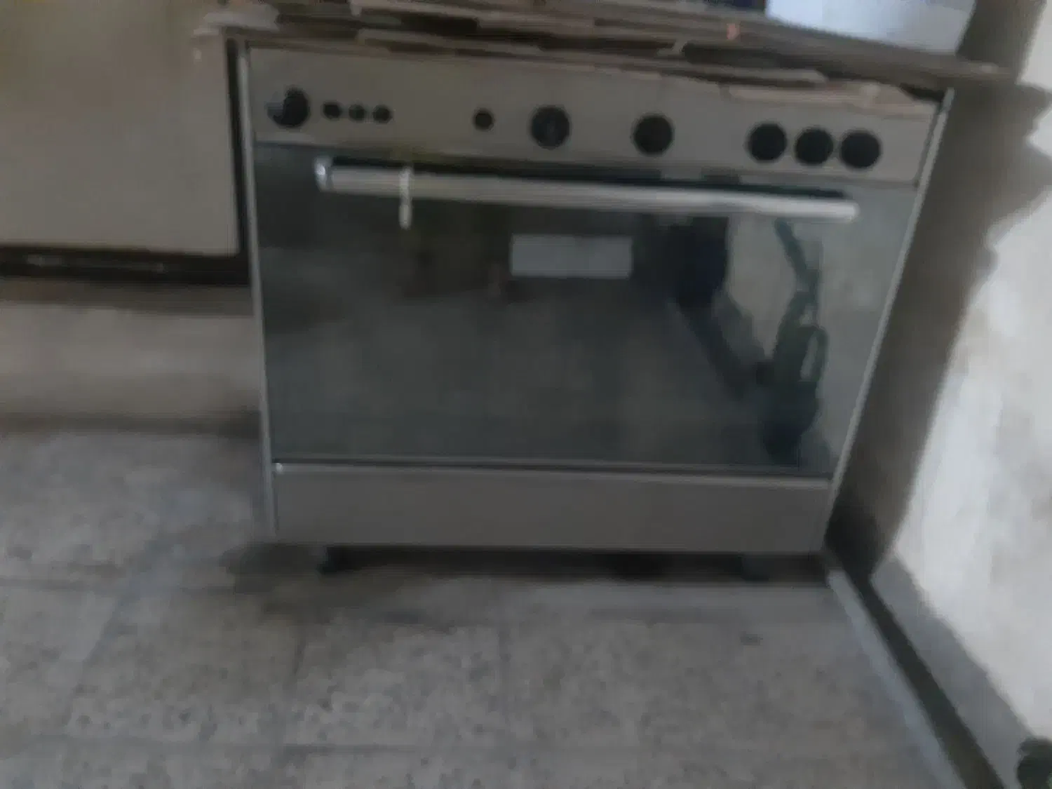 یک عدد اجاق گاز فر به مبلغ ۱۲۰۰۰میلیون تومان|اجاق گاز و لوازم برقی پخت‌وپز|بندرعباس, |دیوار