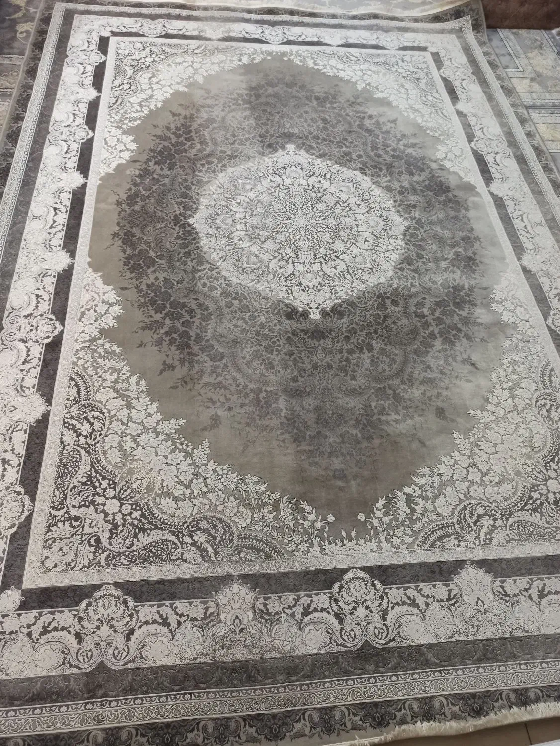 فرش ۹ متری ۱۲۰۰ شانه در حد نو|فرش|خرم‌آباد, |دیوار