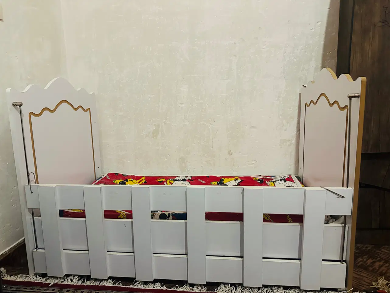تخت|تخت و صندلی بچه|زرقان, |دیوار