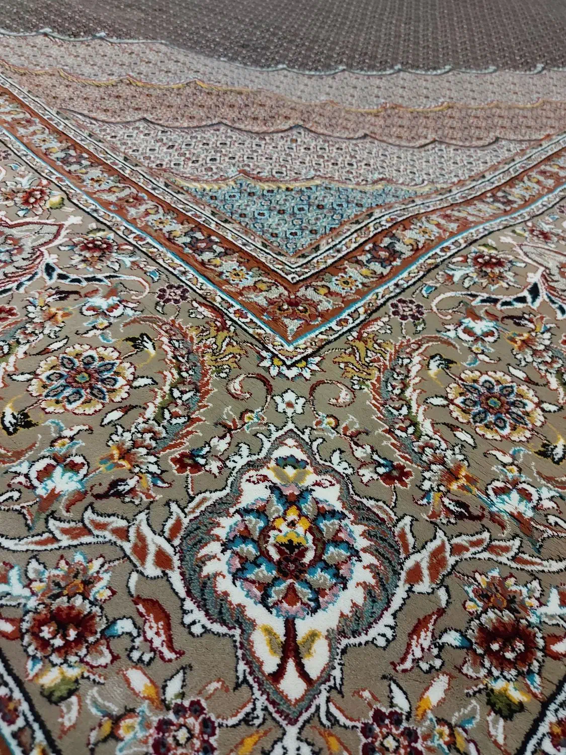 فرش ماشینی ۹متری ۱۰۰۰شانه|فرش|تبریز, |دیوار