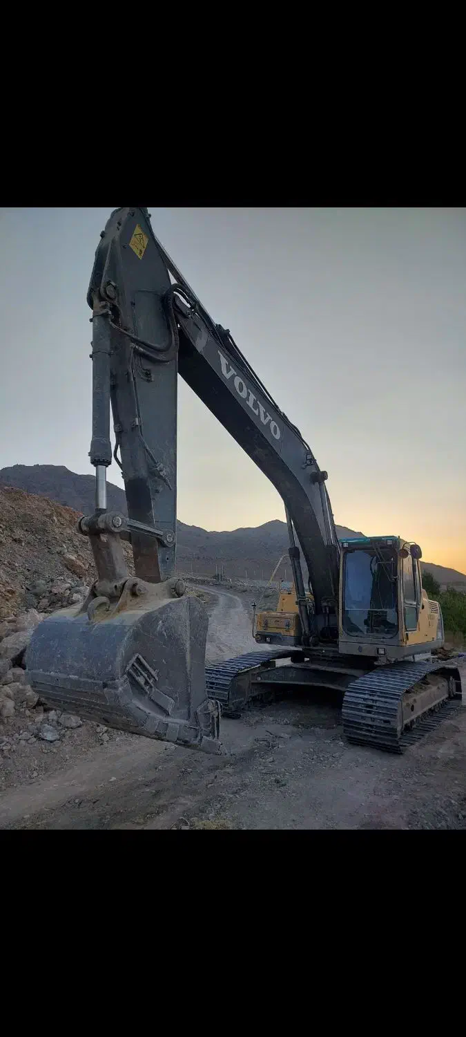 اجاره بیل مکانیکی ،پیکور ،سنگ لاشه|خدمات حمل و نقل|کاشان, راه آهن کاشان|دیوار