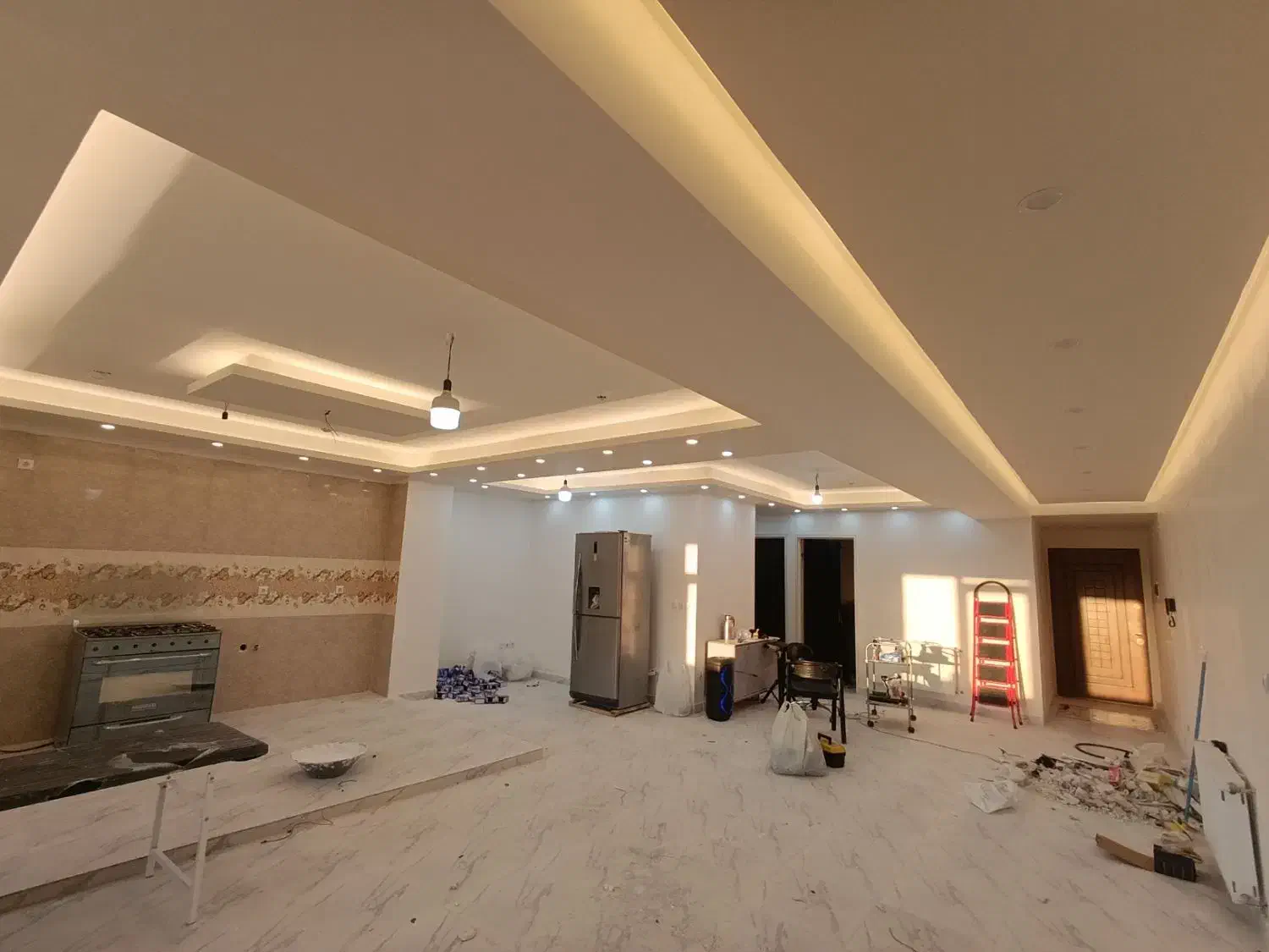 سیم کشی سیمکش برقکار برق کارنصب لوستر نور پردازی|خدمات پیشه و مهارت|تبریز, |دیوار