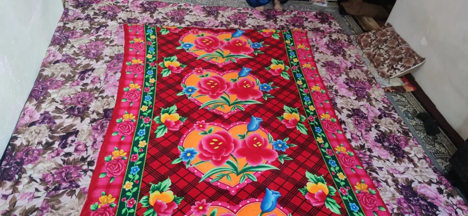 لحاف(لیفه)روی کرسی|رختخواب، بالش، پتو|بوکان, |دیوار