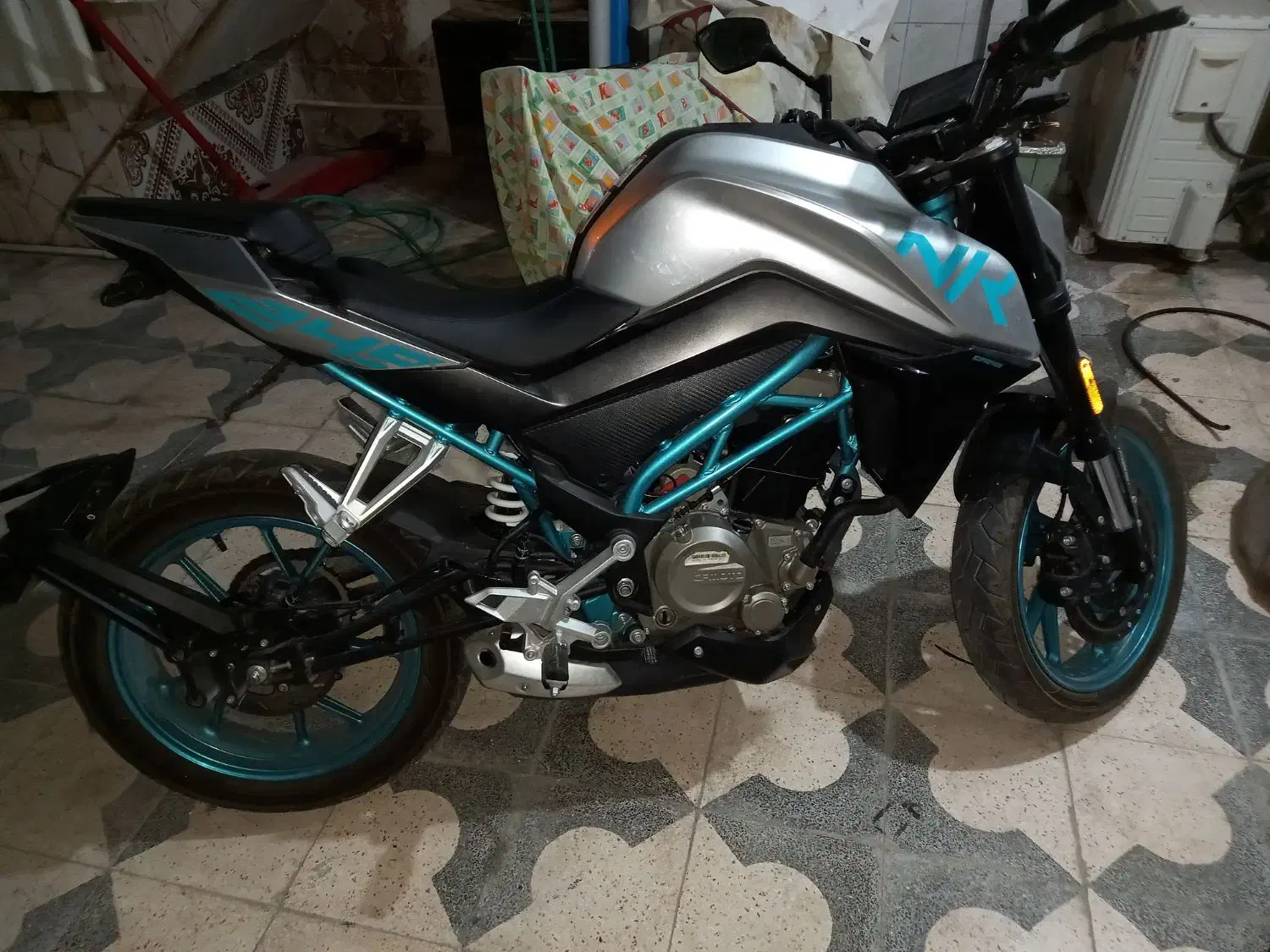 موتور سی اف خشک|موتورسیکلت|شیراز, ده پیاله|دیوار