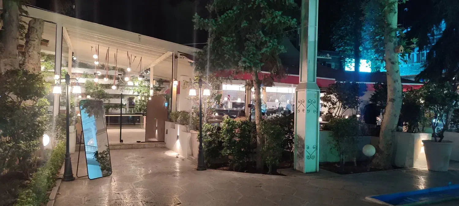 ویتر ویترس صندوقدار|استخدام خدمات فروشگاه و رستوران|تهران, زعفرانیه|دیوار