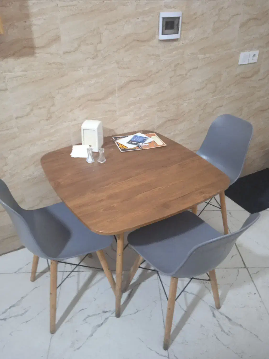 میز و صندلی کافی شاپ و رستوران|کافیشاپ و رستوران|بندر انزلی, ناسیونال|دیوار