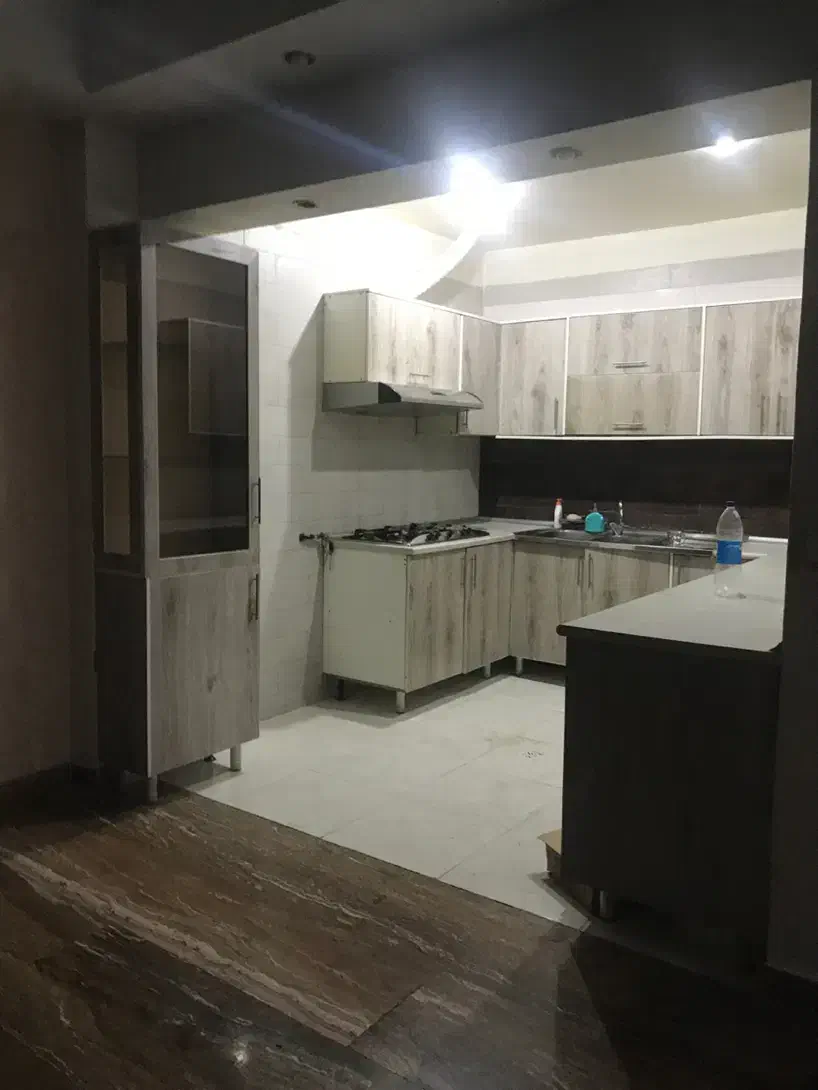 100 متر فردوس غرب رهن و اجاره (آراد ملک)