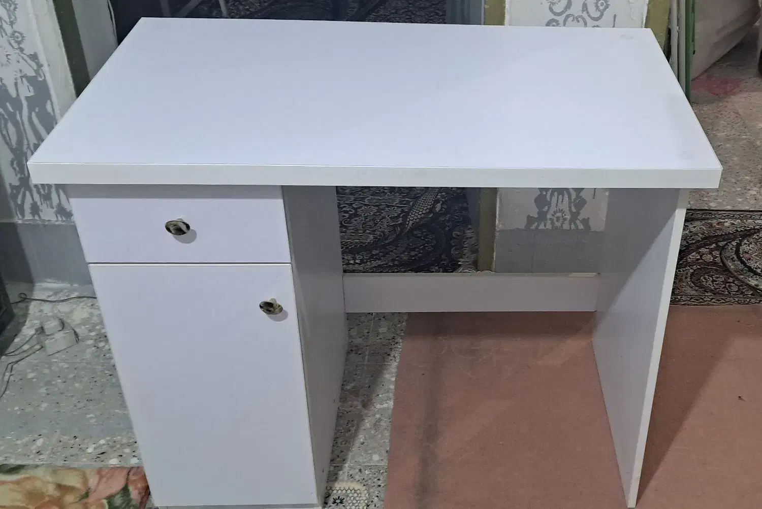 یک جاکفشی درحد ویک میز تحریر ام دی اف بدون خرابی|میز تحریر و کامپیوتر|باقرشهر, |دیوار