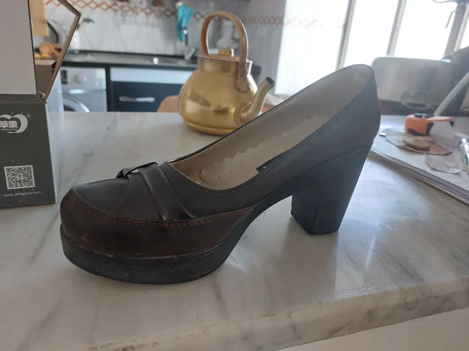 کفش|کیف، کفش، کمربند|جوانرود, |دیوار