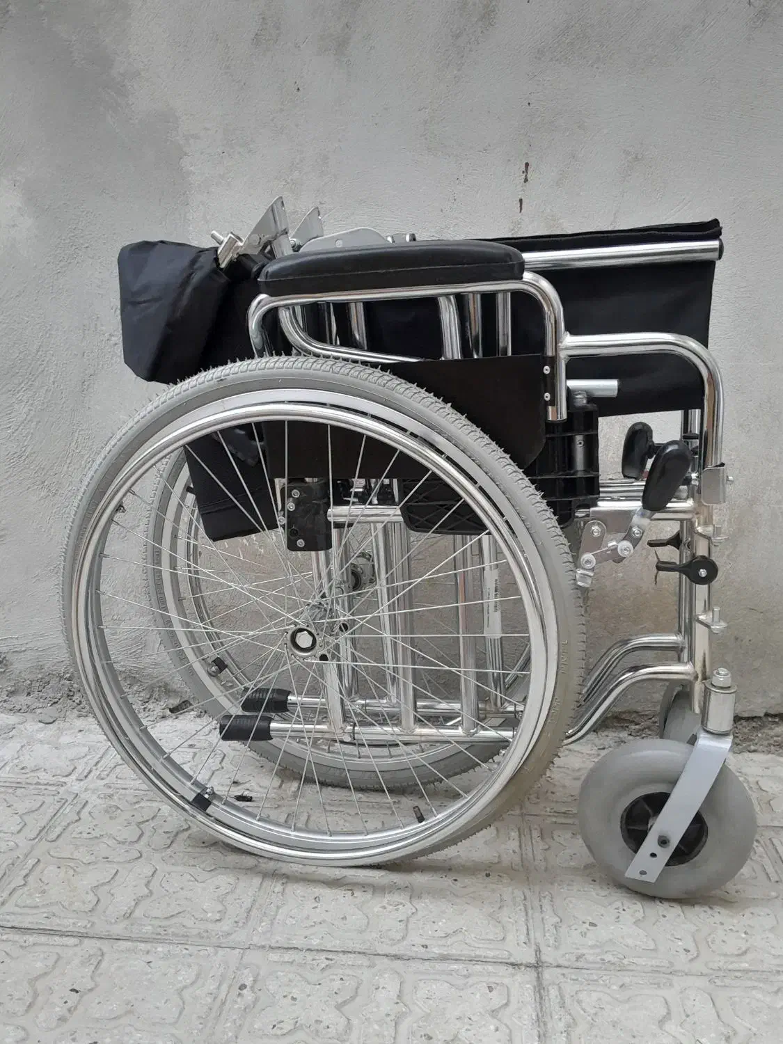 ویلچر ایران بهکار نونو داخل کارتون|پزشکی|کنگاور, |دیوار