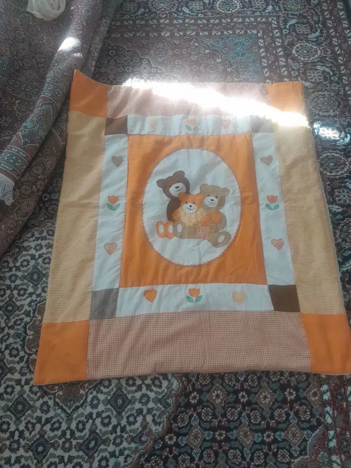 پتو و بالشت|رختخواب، بالش، پتو|نمین, |دیوار