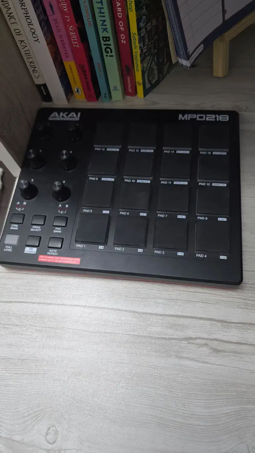 میدی کنترلر  MPD 218 نو با جعبه و متعلقات|آلات موسیقی|صدرا-فارس, فاز ۱|دیوار