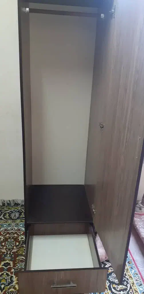 کمد لباس و میز تحریر در حد نو|جاکفشی، کمد، دراور|سنگر, |دیوار