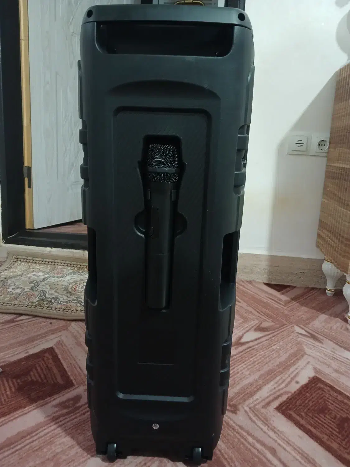 اسپیکر|پخش‌کننده همراه|خوی, |دیوار