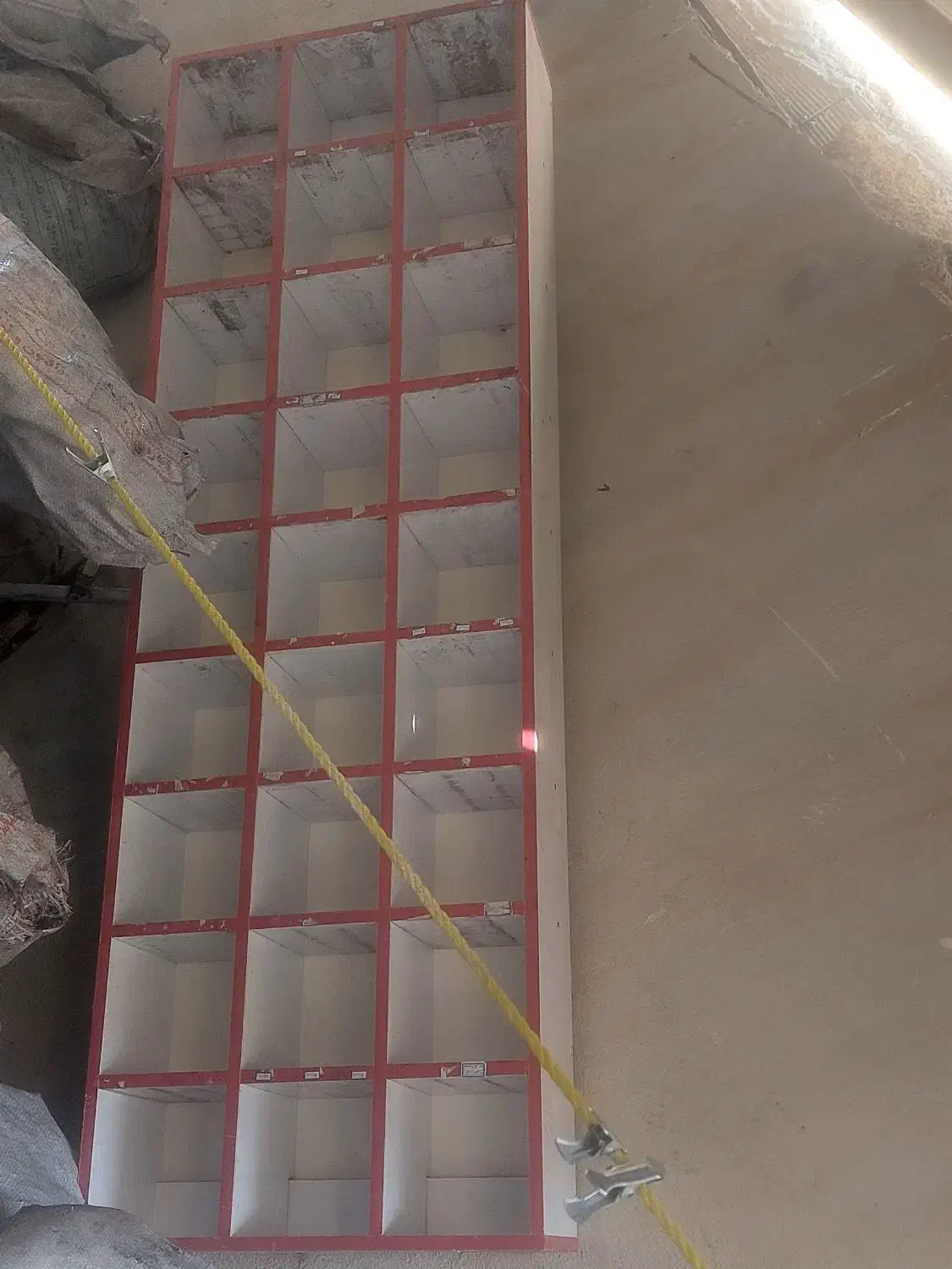 مقداری قفسه ووسیله ومیزو سبد فلزی|کتابخانه، شلف، قفسههای دیواری|بندر ماهشهر, |دیوار