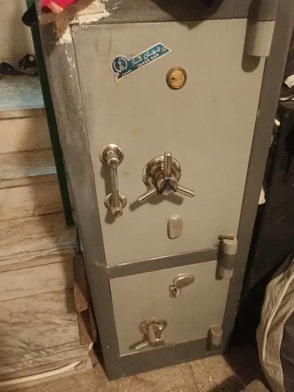 گاوصندوق  بزرگ ومحکم وخیلی سنگین|ابزارآلات|سمنان, |دیوار