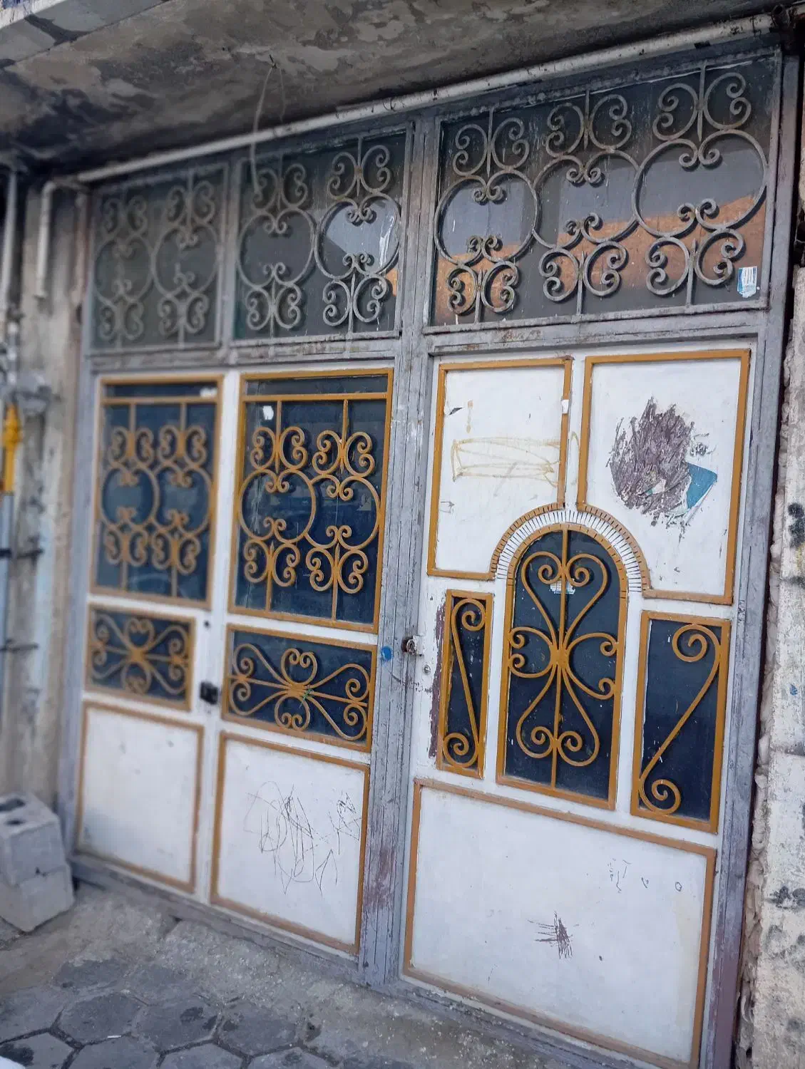 در آهنی بفروش میرسد|مصالح و تجهیزات ساختمان|کوهرنگ, |دیوار