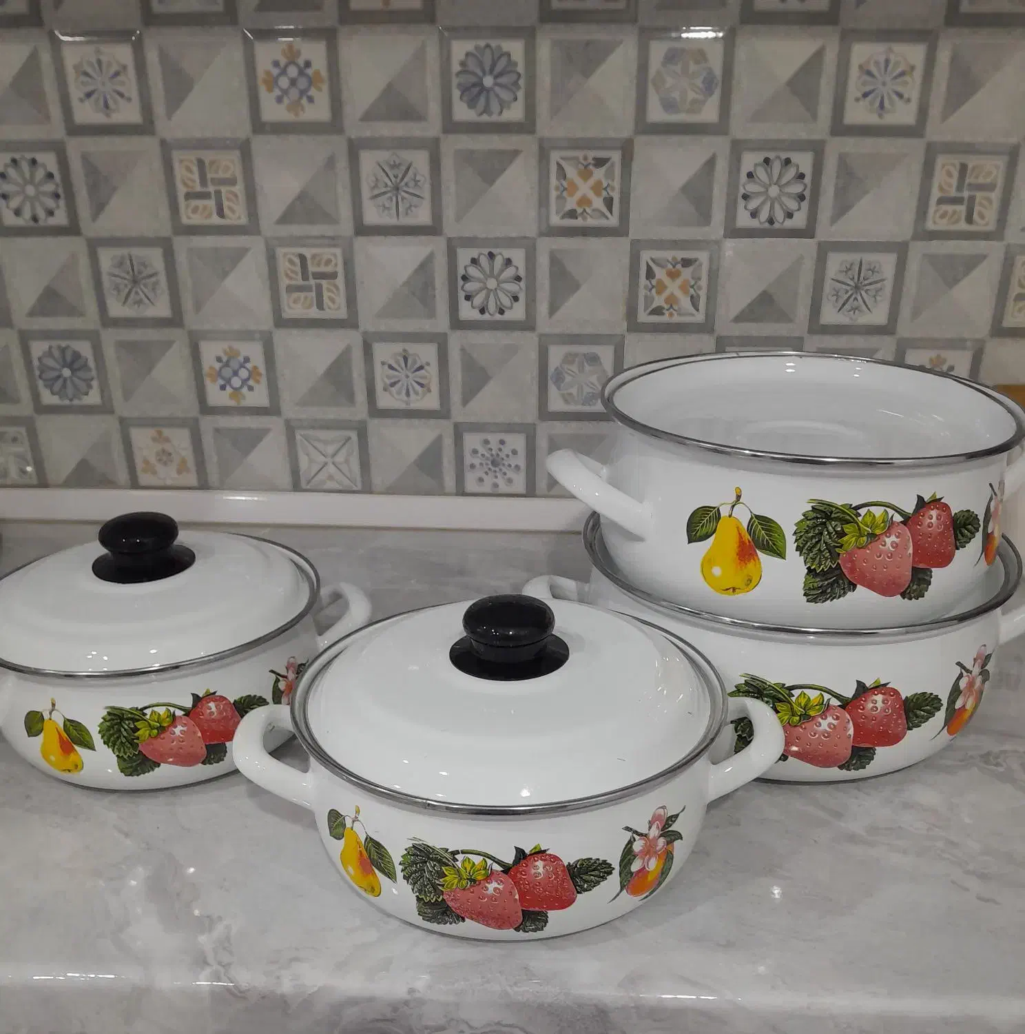 قابلمه لعابی|ظروف پخت‌وپز|پاکدشت, حصار امیر|دیوار