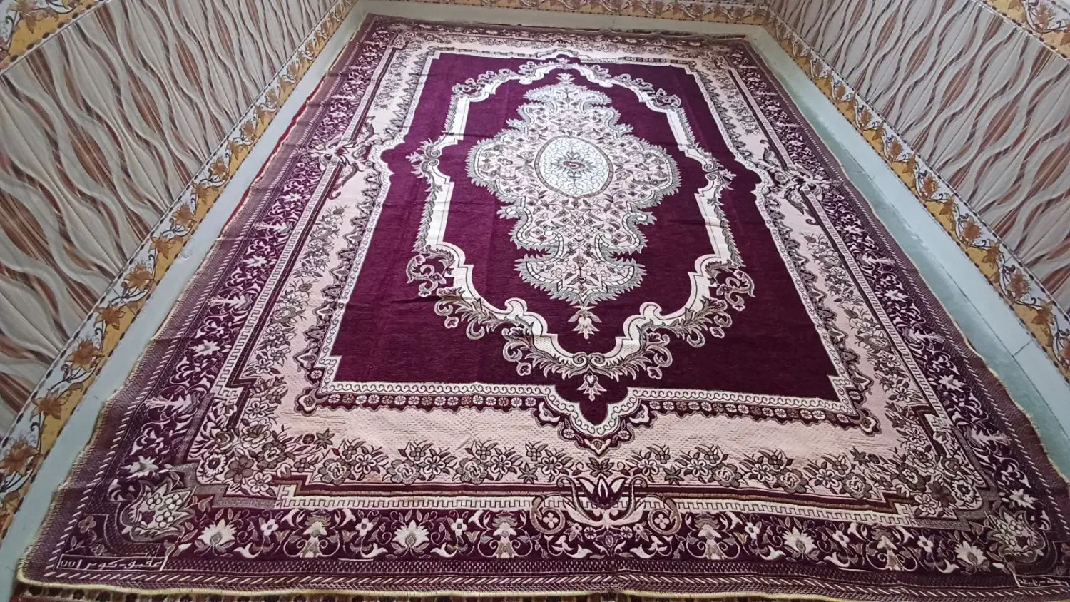 یک عددروفرشی مخمل گل برجسته کاملا نو|روفرشی|یاسوج, |دیوار