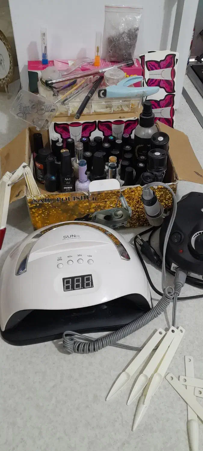 وسایل کامل کاشت ناخن صفرتاصد معاوضه با چرخ خیاطی|آرایشی، بهداشتی، درمانی|شیراز, شریفآباد|دیوار