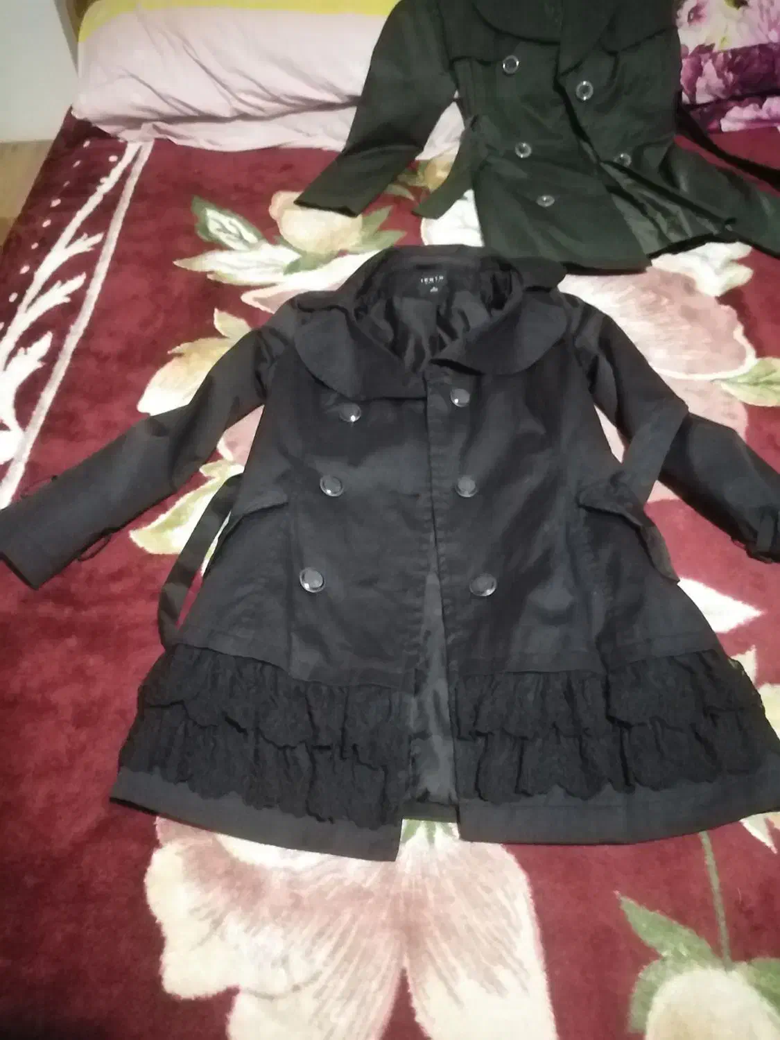 تعدادی کاپشن وبارانی|لباس|ارومیه, |دیوار