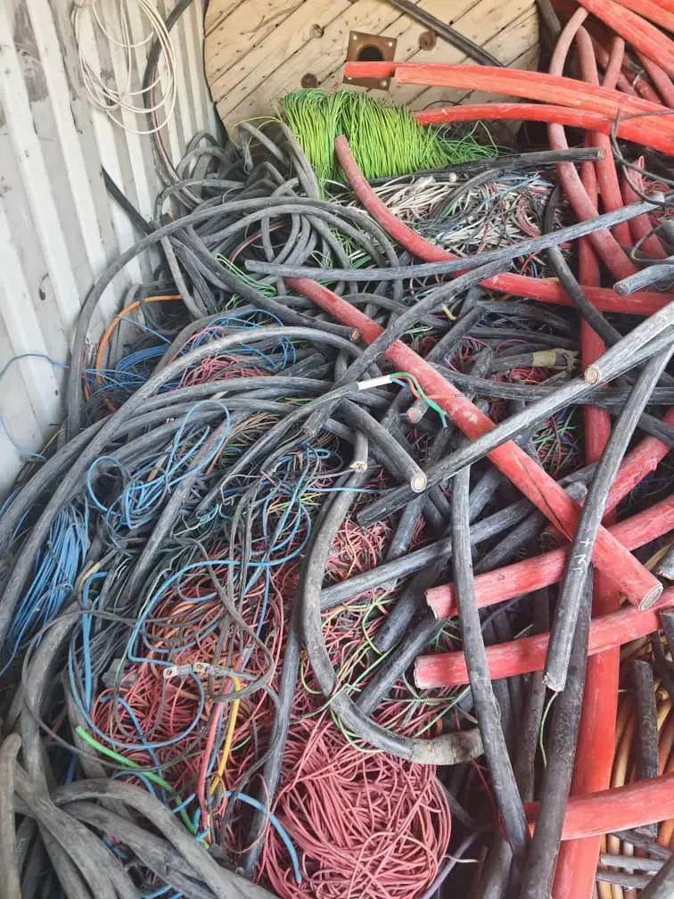 آهن دست دوم میلگرد تیرآهن ورق کانتینر سوله|مصالح و تجهیزات ساختمان|شیراز, شهرک صنعتی شیراز|دیوار