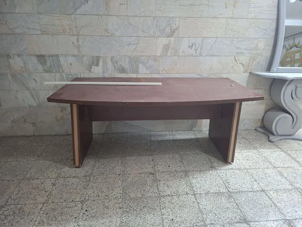 سر شور آینه میز گنجه و صندلی اصلاح|آرایشگاه و سالنهای زیبایی|تربتحیدریه, کاشانی|دیوار