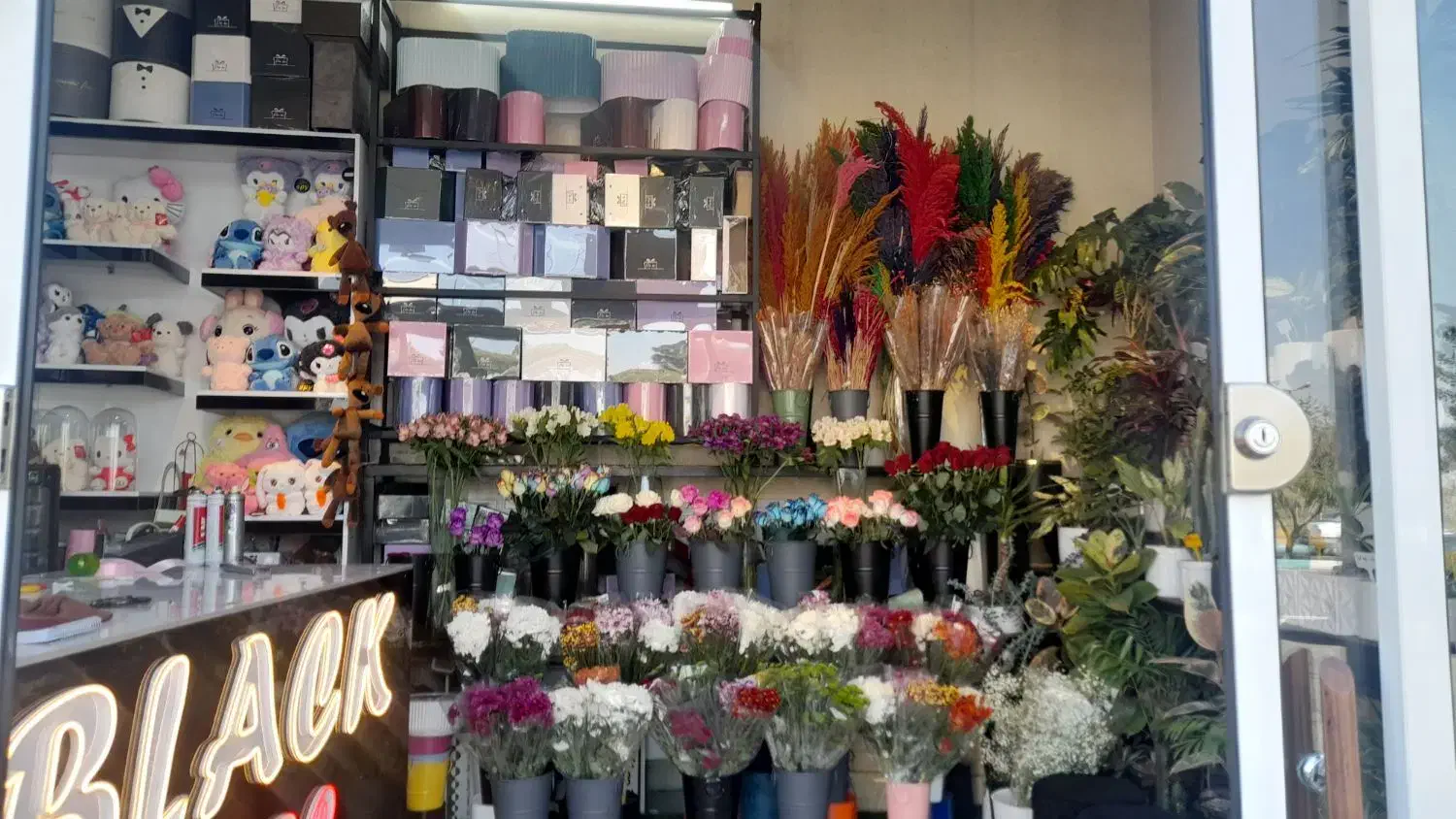 نیرو فروش برای گلفروشی|استخدام خدمات فروشگاه و رستوران|یزد, |دیوار