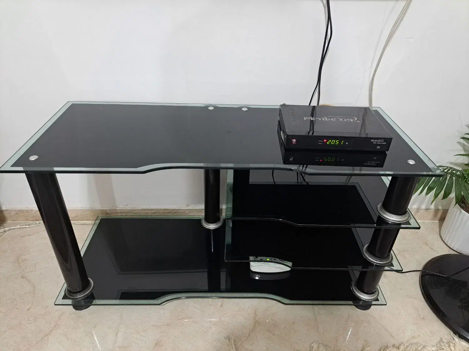 میز تلوزیون شیشه ای|میز تلویزیون|رشت, کوی مهر|دیوار