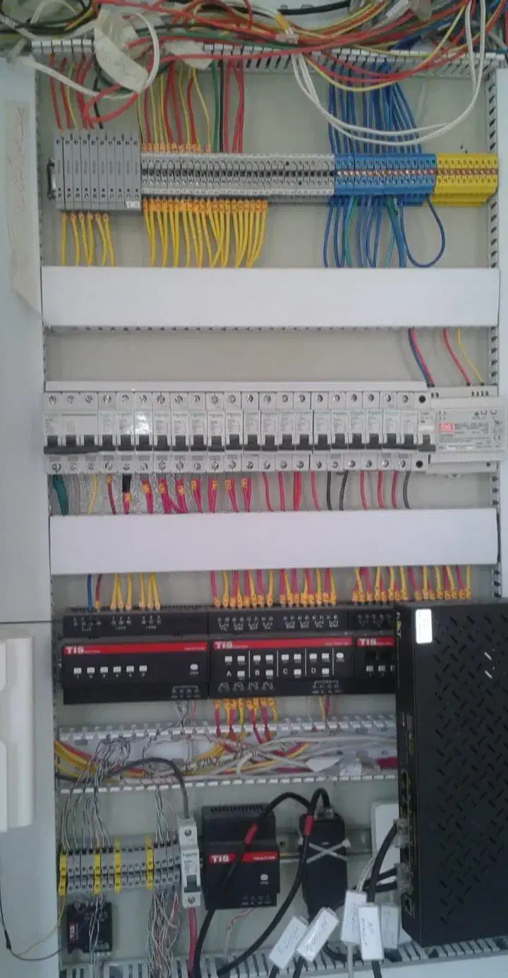 برقکاری برق کار حرفه ای سیم کشی|خدمات پیشه و مهارت|لواسان, |دیوار