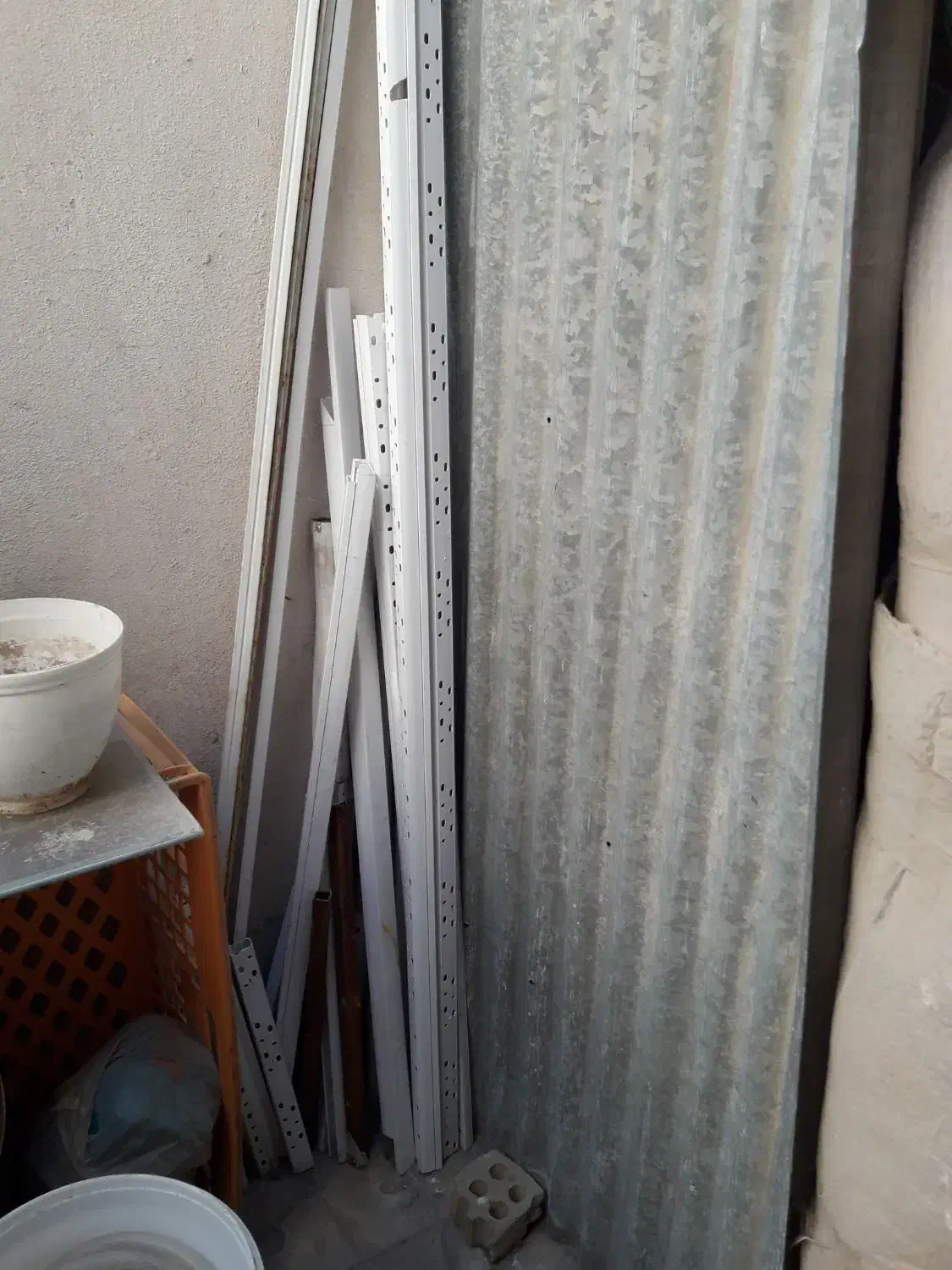 ایرانیت گالوانیزه وتعدادی داکت برق|مصالح و تجهیزات ساختمان|مشهد, الهیه|دیوار