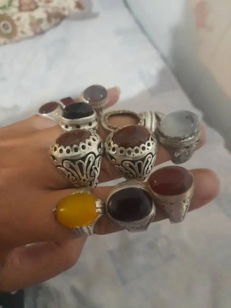 انواع انگشترهاوسکه های نقره قدیمی وساعت نبضی قدیمی|کلکسیون اشیاء عتیقه|سرایان, |دیوار