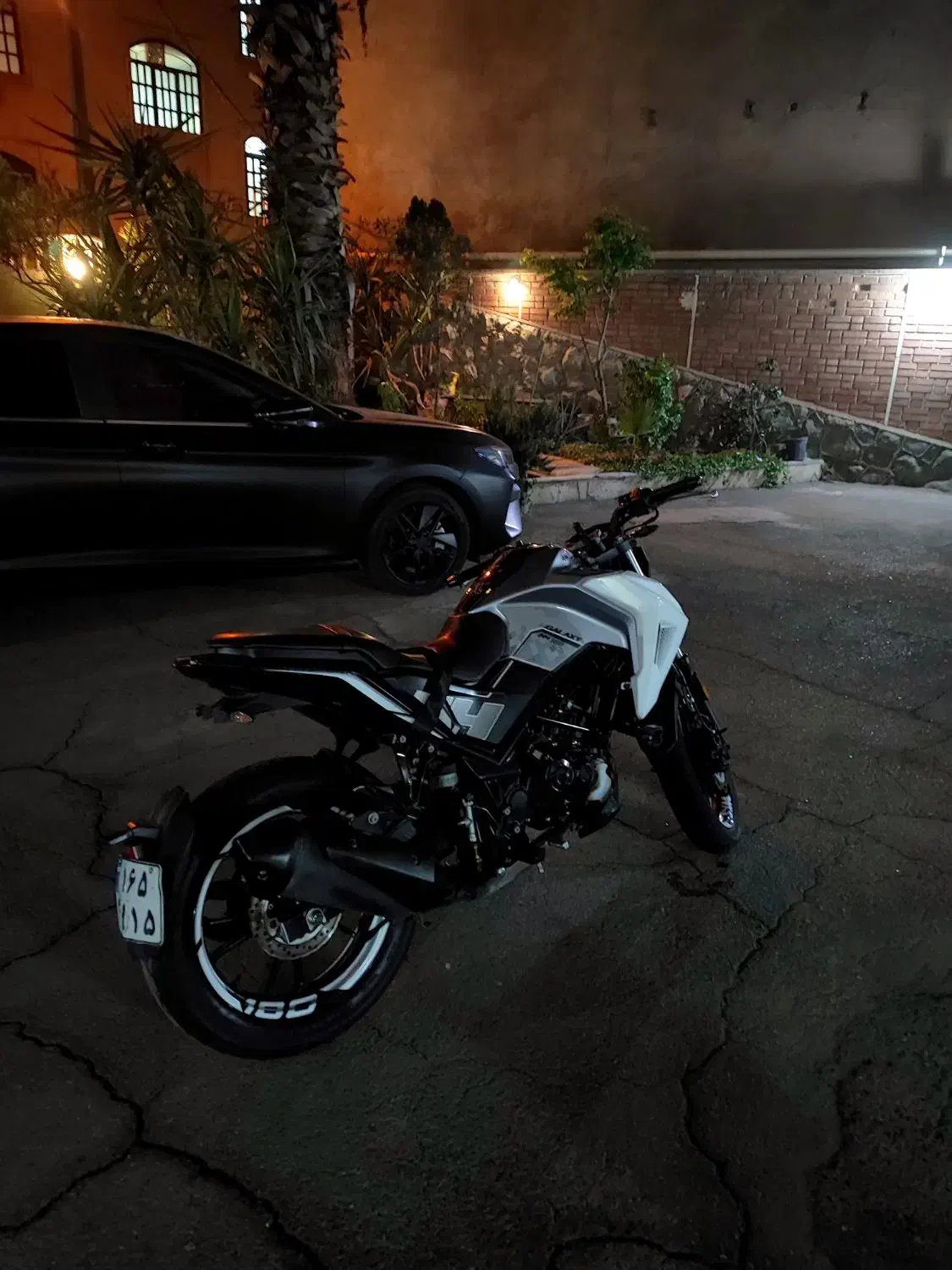 NA 180|موتورسیکلت|تهران, فلسطین (میدان انقلاب)|دیوار