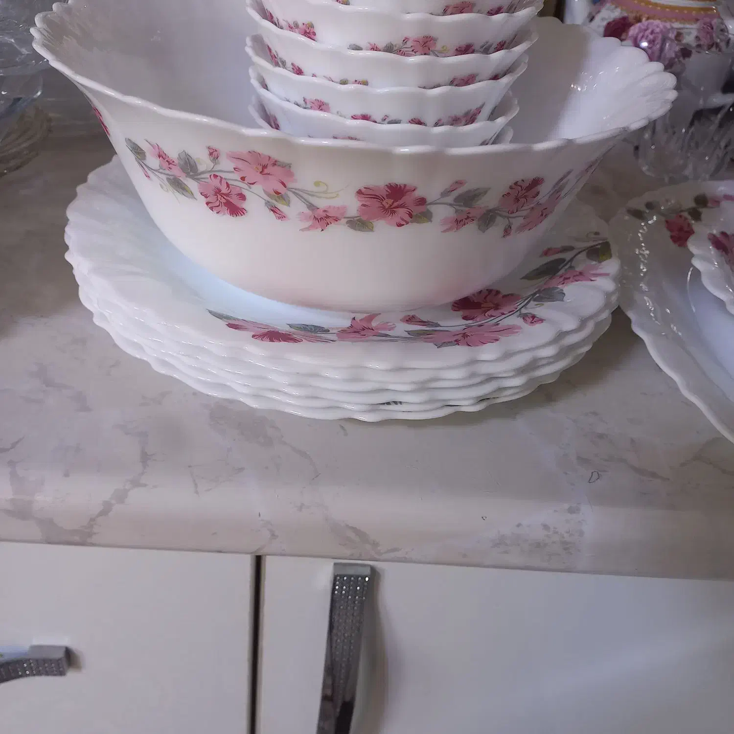 یه سری وسایل اشپزخونه|ظروف سرو و پذیرایی|قم, زنبیل آباد|دیوار