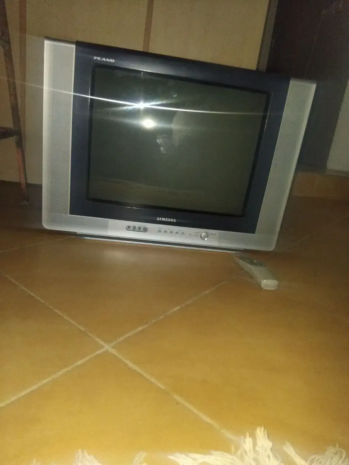 تلویزیون ۲۱سامسونگ|تلویزیون و پروژکتور|بروجرد, |دیوار