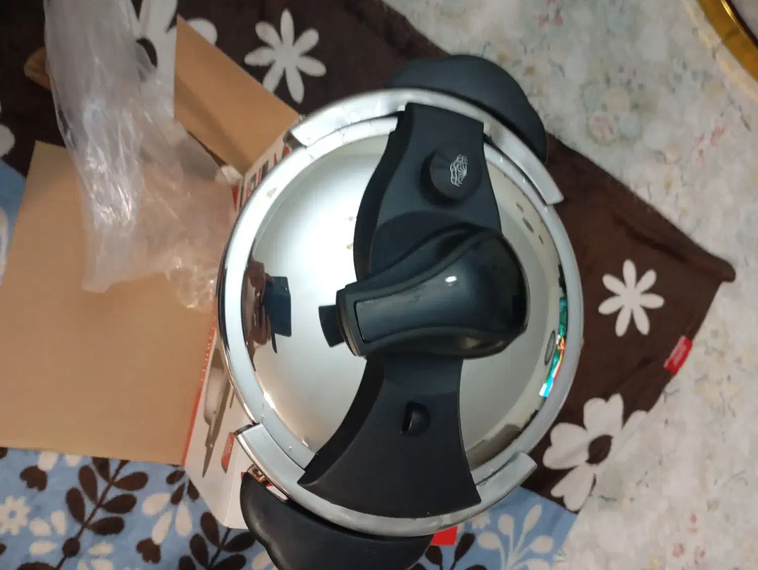 زودپز و تابلو فرش ماشینی|ظروف پخت‌وپز|چهارباغ, |دیوار