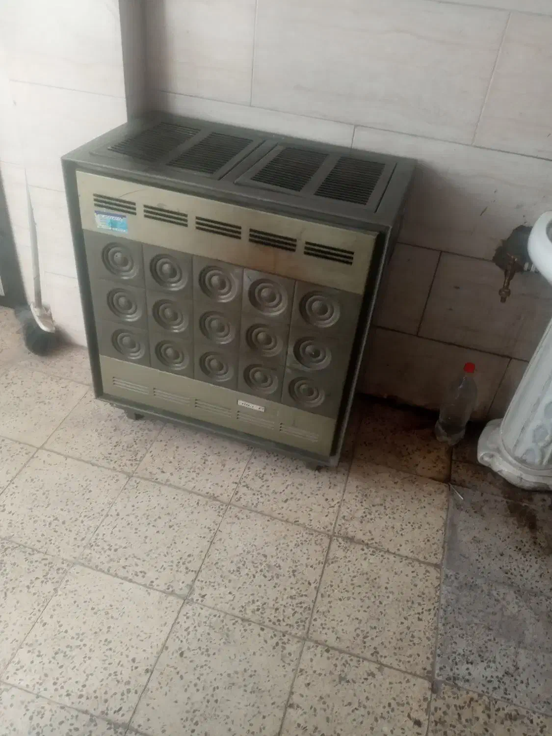 بخاری نفتی ارج در اقبالیه|بخاری، هیتر، شومینه|اقبالیه, |دیوار