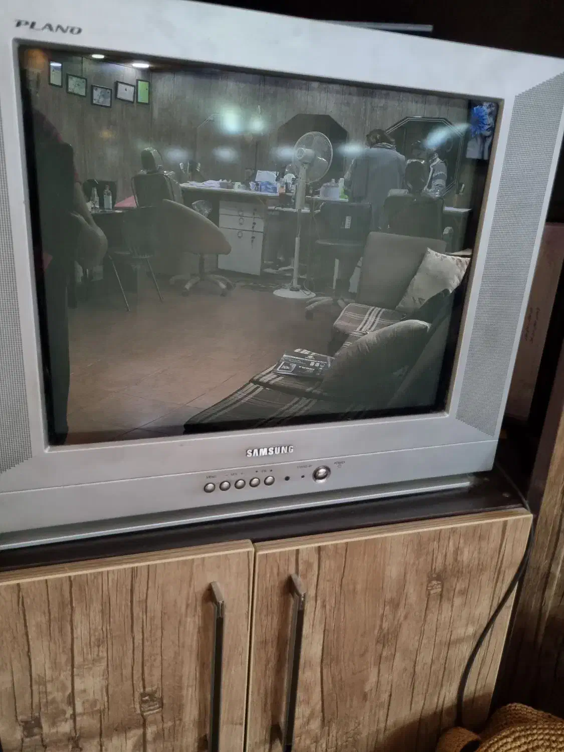 تلویزیون|تلویزیون و پروژکتور|رشت, پیرسرا|دیوار