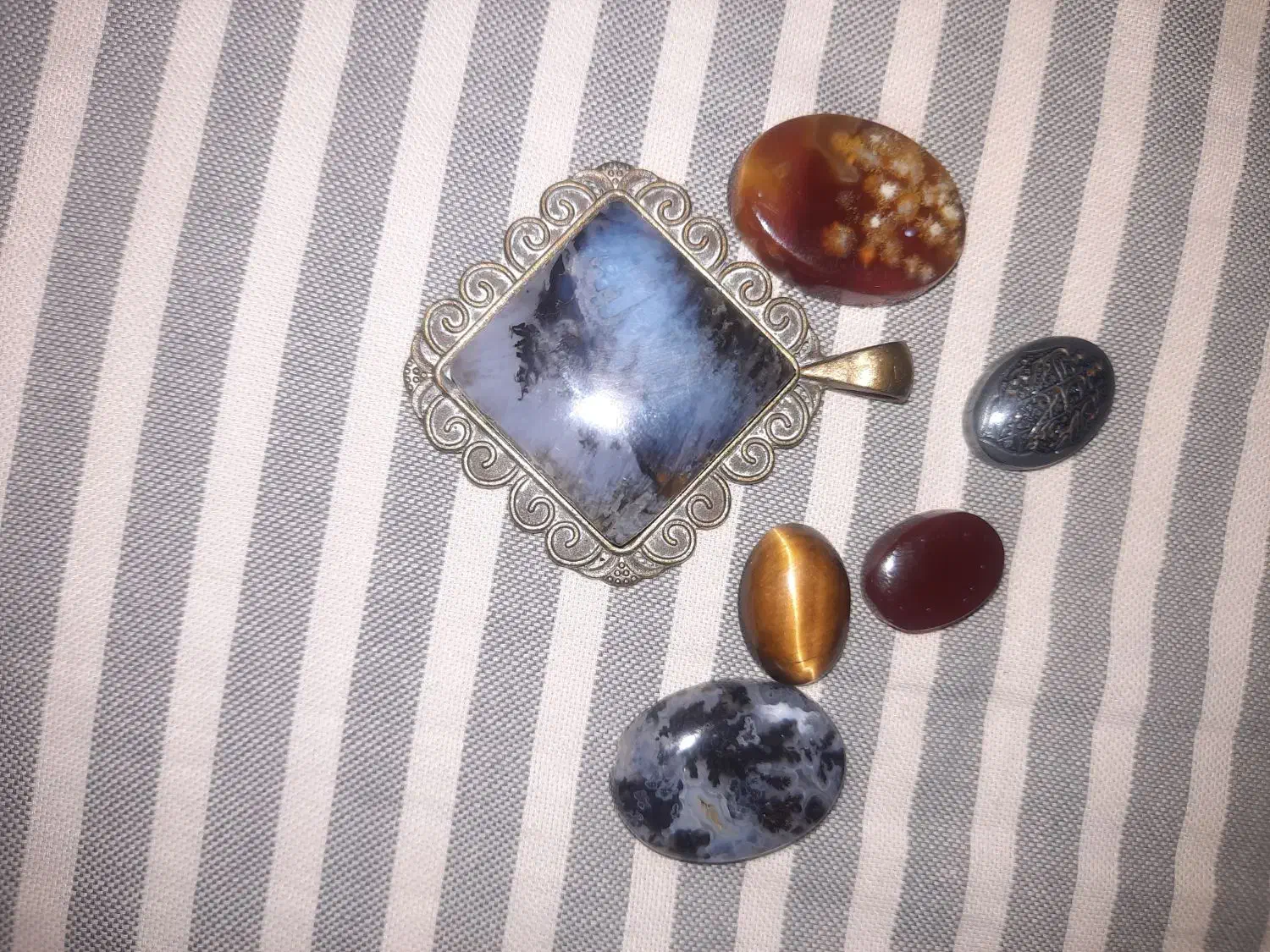 سنگ شجر و یاقوت|جواهرات|زاهدان, |دیوار