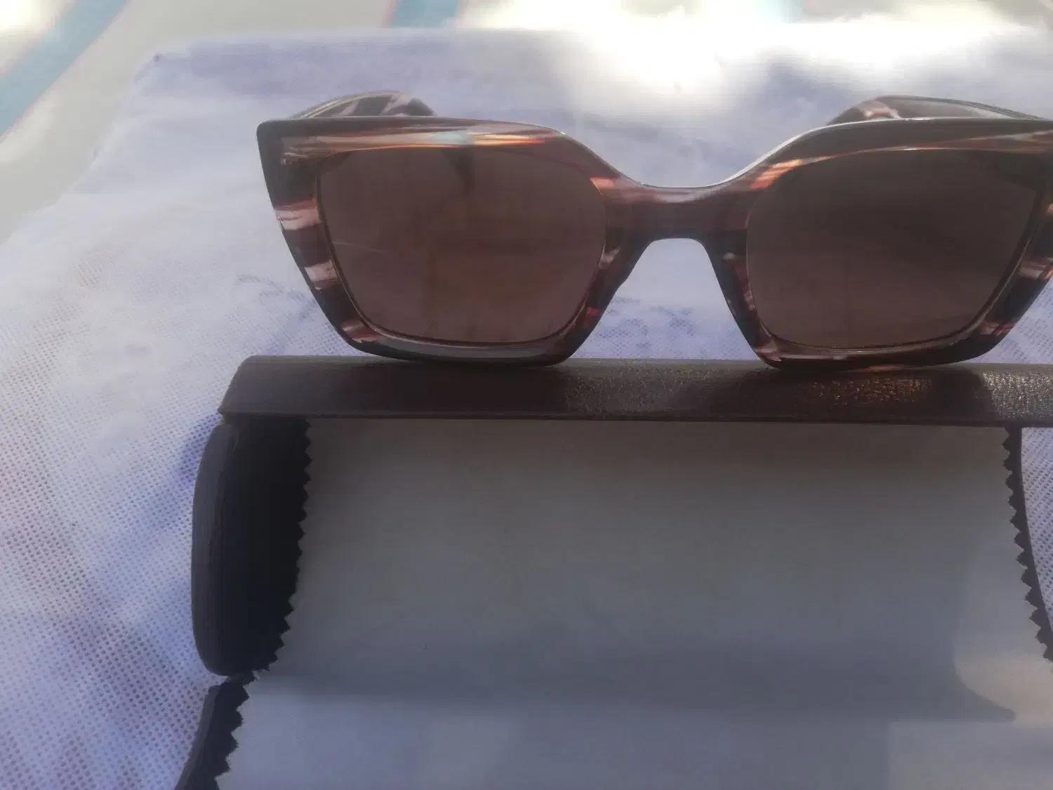 عینک آفتابی دودی نو 180 تومان مقطوع|زیورآلات و اکسسوری|شیراز, شیخ روزبهان|دیوار