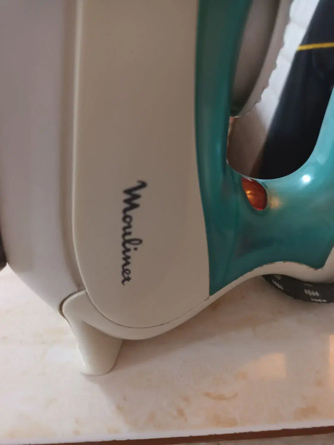 دو عدد اتو|اتو و لوازم اتو|عطاملک, |دیوار