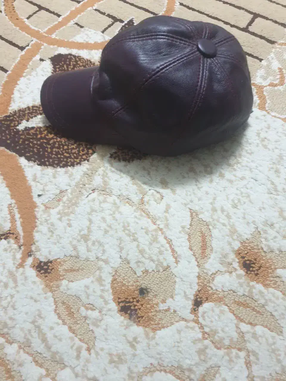 کلاه چرمی تمیز|کیف، کفش، کمربند|مشهد, کوه سنگی|دیوار