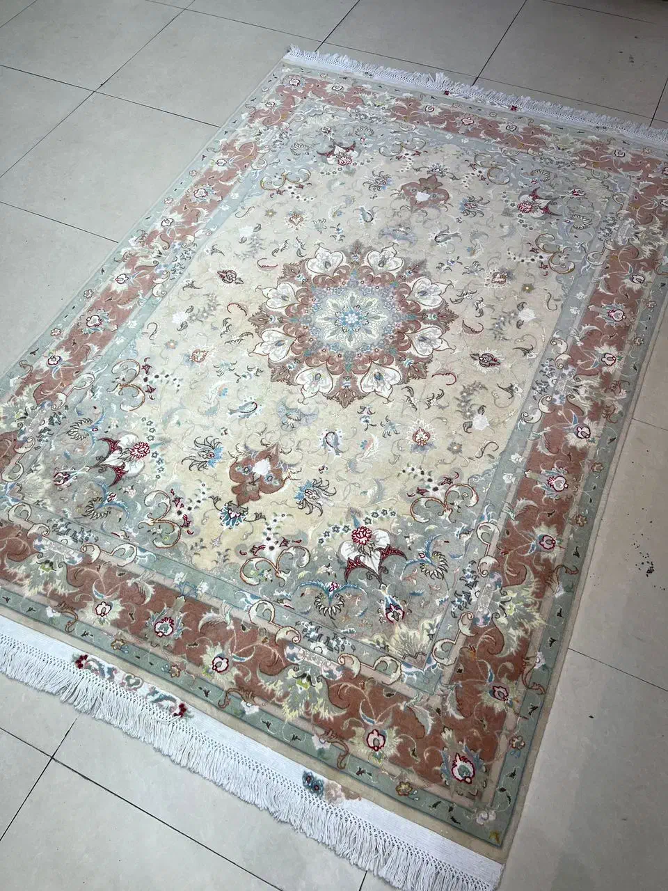 ۳متری فرش دستباف ۵۵رج تبریز ابریشم سالم وتمیز|فرش|تهران, گلستان (شهرک راه آهن)|دیوار