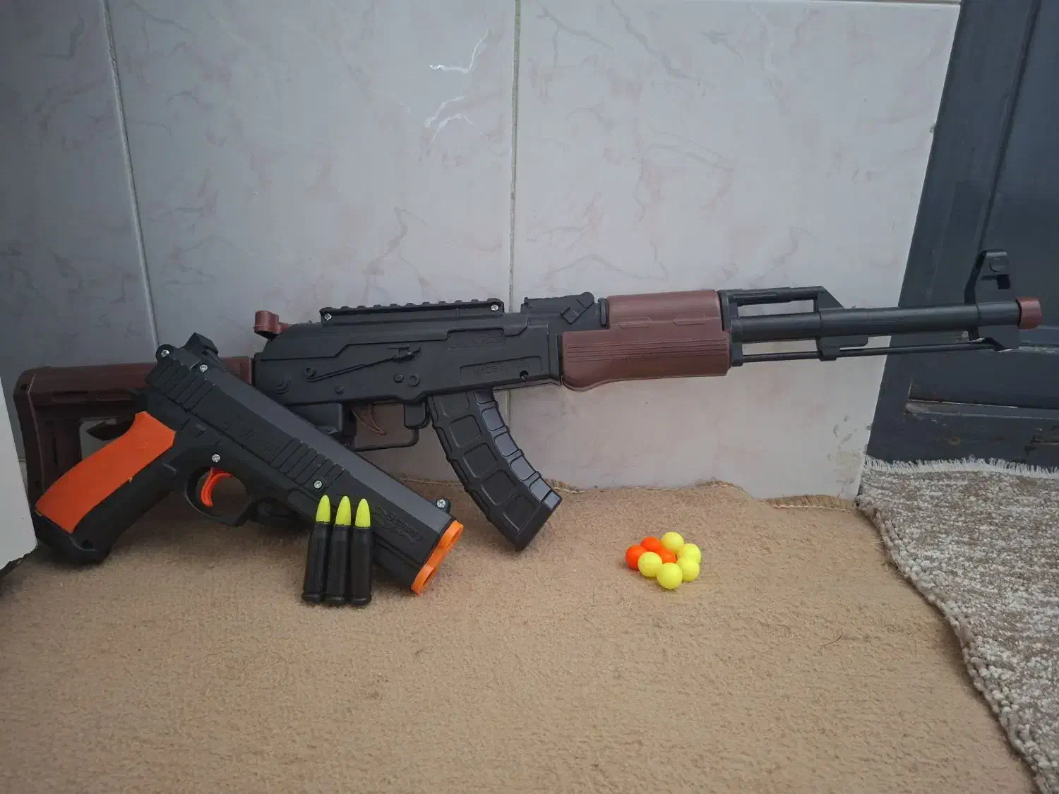 تفنگ کلت و ak47 اسباب بازی تمیز و نو|اسباب‌بازی بچه|تاکستان, |دیوار
