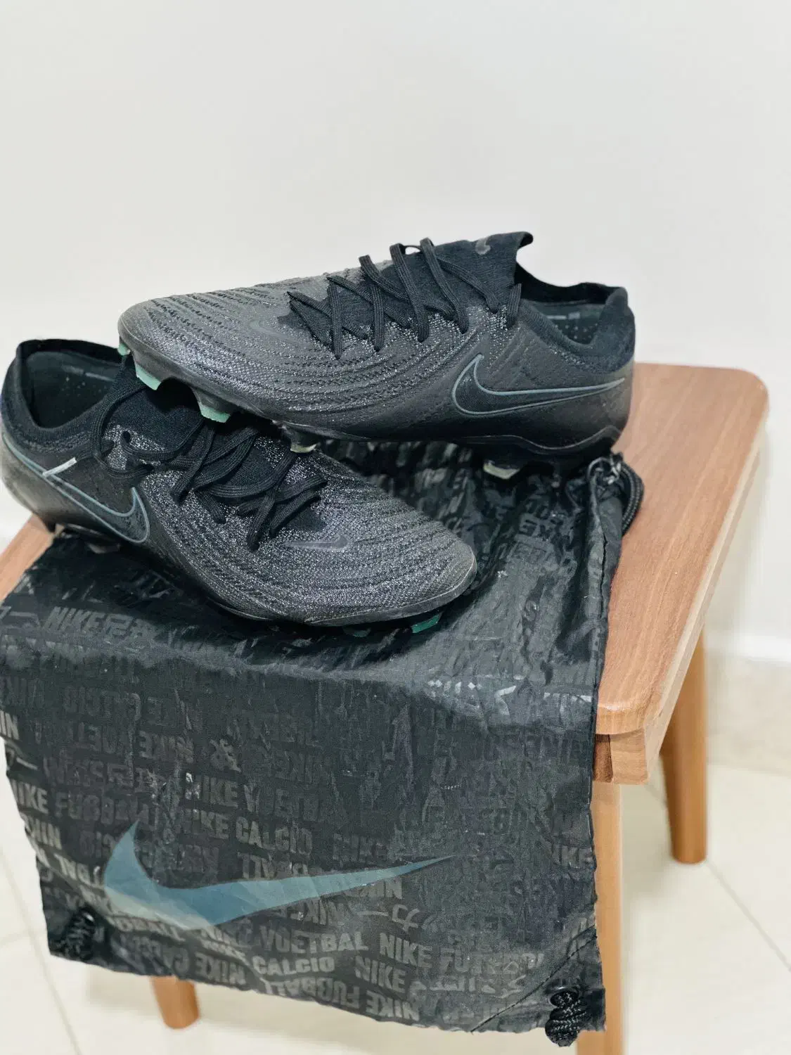 کفش استوک|کیف، کفش، کمربند|پرند, فاز ۲|دیوار