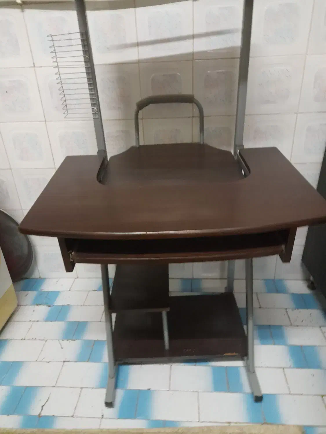 میز کامپیوتر سالم|میز تحریر و کامپیوتر|رشت, گلزاران|دیوار