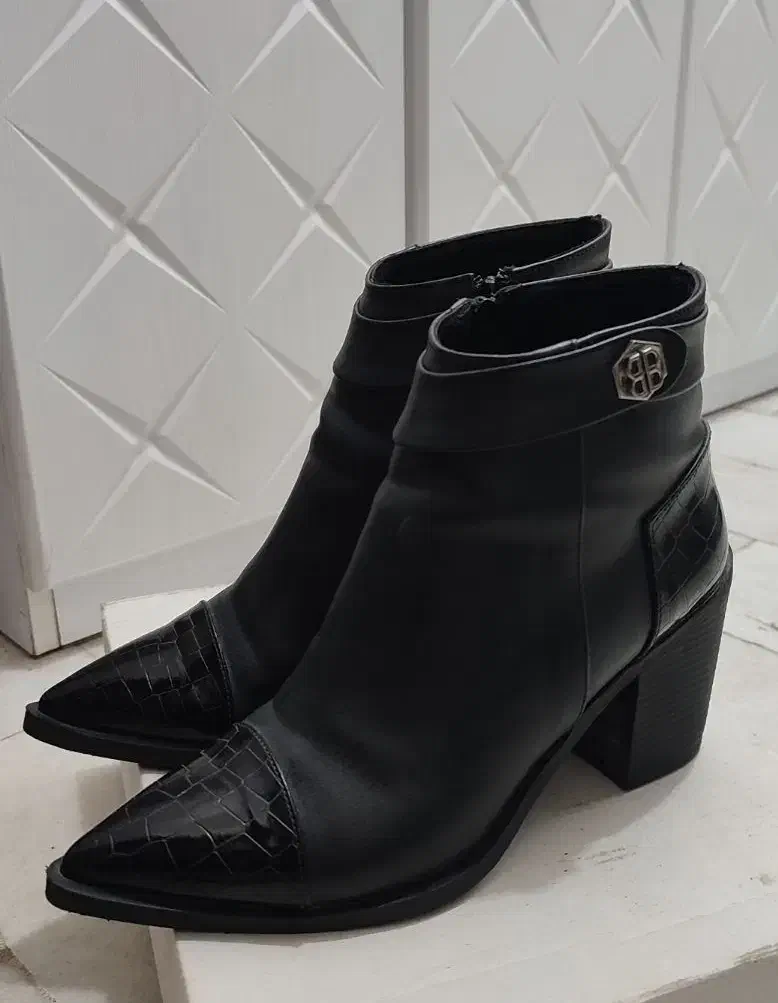 بوت نیم بوت|کیف، کفش، کمربند|گنبد کاووس, |دیوار