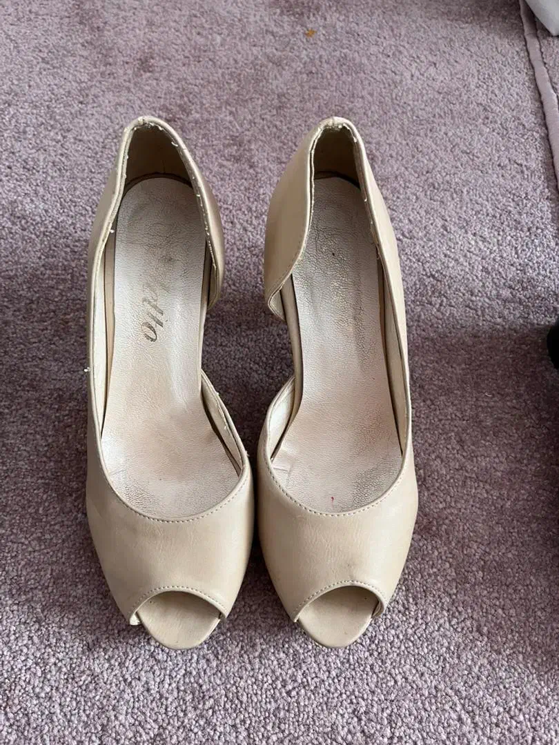 کفش مجلسی|کیف، کفش، کمربند|قرچک, پویینک|دیوار