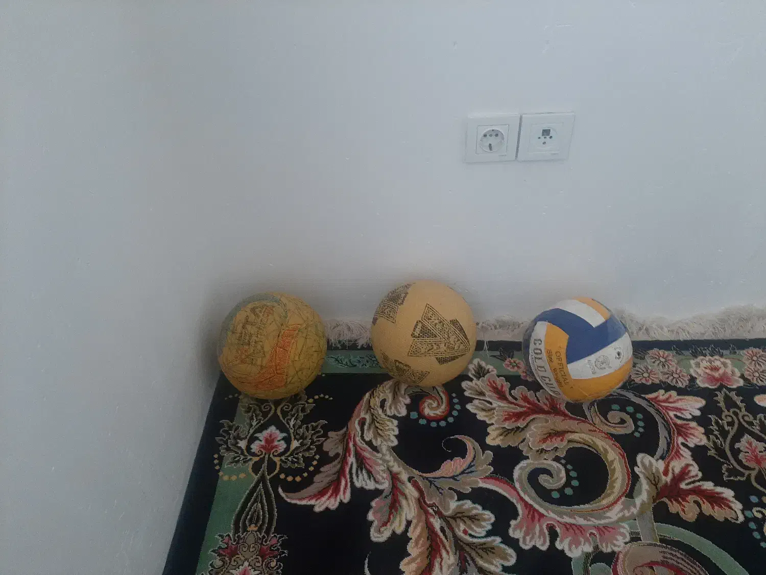 توپ فوتبال والیبال ووالیبال فوتبال|اسباببازی|ایلام, |دیوار