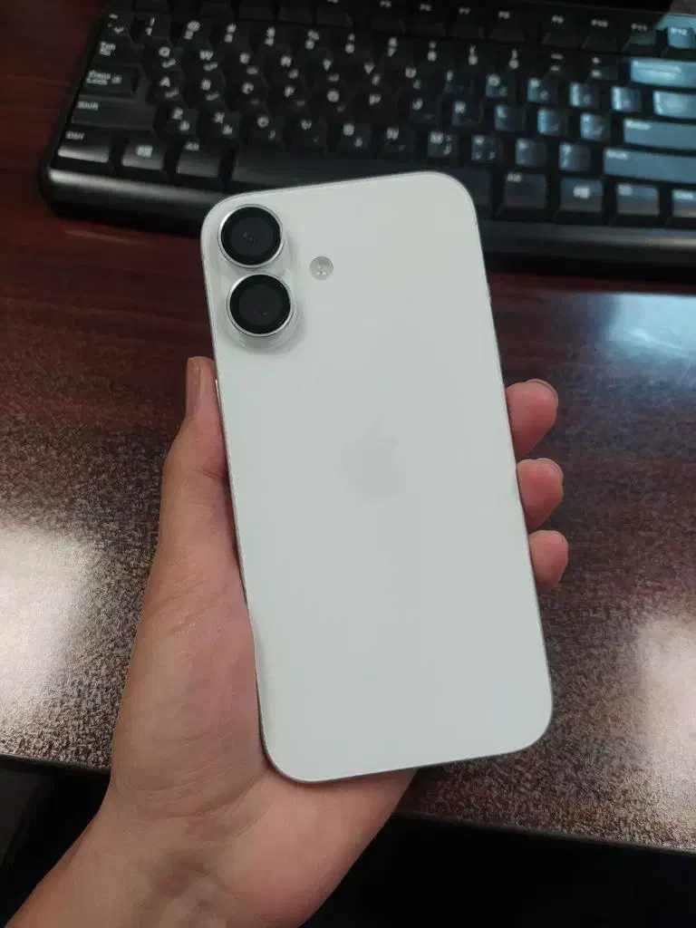 ایفون 16 نرمال بدون رجیستر 128 گیگ|موبایل|کاشان, ملاصدرا|دیوار